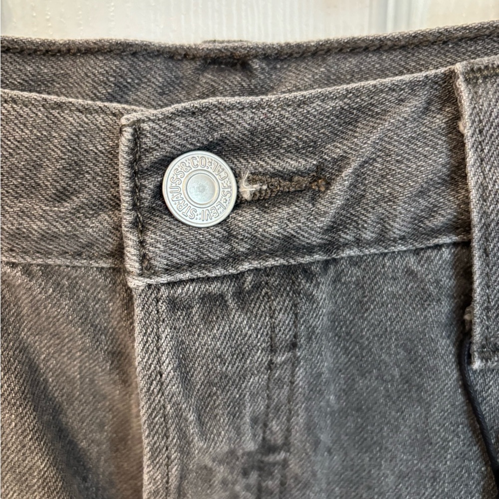 Levi’s 501 High Rise Shorts Black Denim Frayed Hem NWT Women’s - Picture 3 of 14